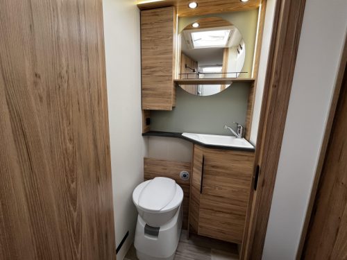Pilote G 690 GJ Wohnmobil, Vollintegriert  Foto: 7