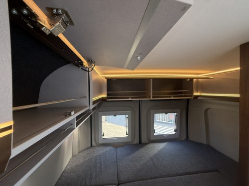 P&ouml;ssl summit shine 540 165 ch Fourgon am&eacute;nag&eacute; lit transversal store crochet de remorquage remis pliss&eacute; climatisation porte moustiquaire apple carplay cam&eacute;ra demi-cuir photo : 19