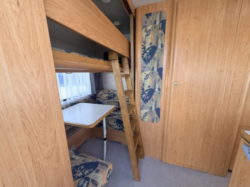 Knaus Blue Line 400 TK Bunk bed, 2x Seating & Awning photo: 2