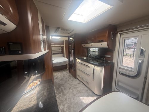 Fendt BRILLANT 650 in new condition Queen bed awning Thule mover Truma xt fly screen leather TV roof air conditioning Truma large roof hatch oven xxl refrigerator photo: 23