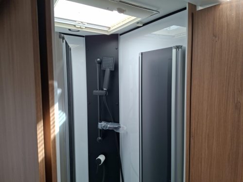 Chausson 798 Titanium Line Luxus mit ger&auml;umigem Queensbett Foto: 12
