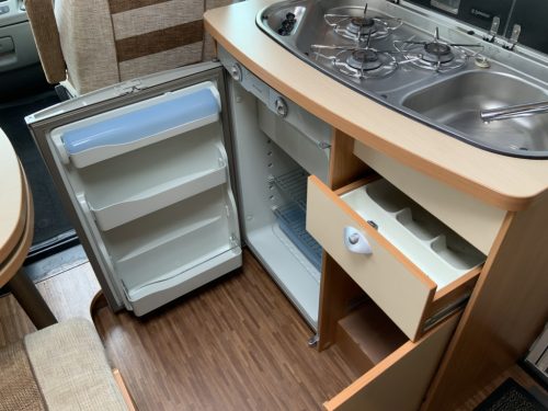 B&uuml;rstner Nexxo 569 Semi-integrated, Train seat, French bed, two swivel chairs, small camper, Year 2010 Camper centrum on the road photo: 15
