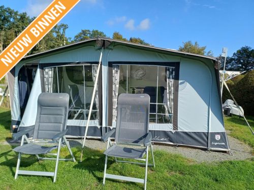 Knaus Sport 450 FU French bed dinette toilet