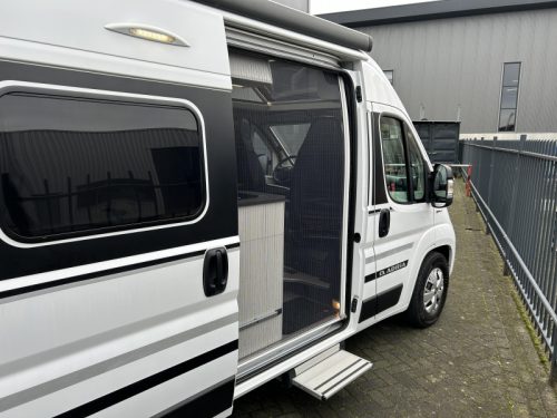 Adria Twin Supreme 600 SPB Anh&auml;ngerkupplung, Markise, Kamera Foto: 3