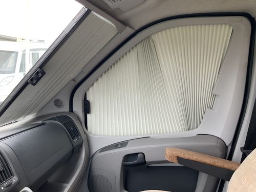 B&uuml;rstner Nexxo 569 Semi-integrated, Train seat, French bed, two swivel chairs, small camper, Year 2010 Camper centrum on the road photo: 23