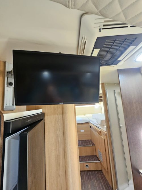 MC LOUIS SOVEREIGN 473 | single beds + pop-top roof photo: 18
