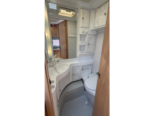 Hobby De luxe Easy 440 SF Querbett Sitztoilette Foto: 5