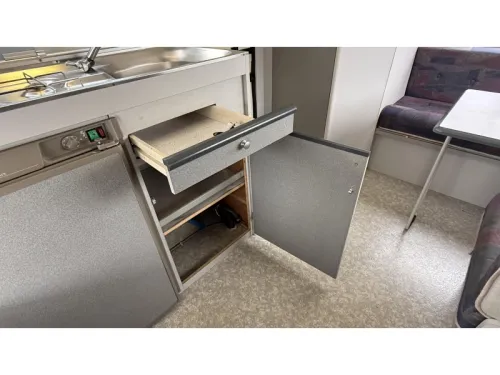 Beyerland Sprinter 430 TM dinette fixed bed toilet photo: 9