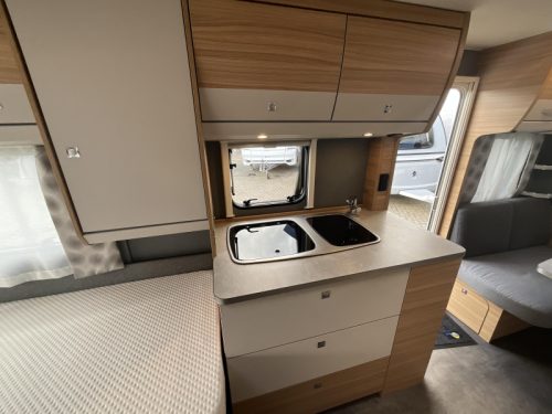 Dethleffs Camper Avantgarde 460 EL CAMA INDIVIDUAL.-MOVER-TOLDO foto: 5