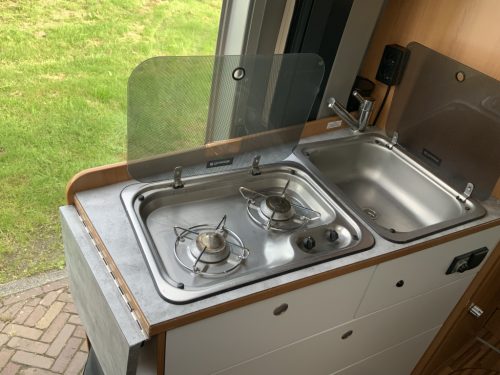 P&ouml;ssl  640  160 PK  Kastenwagen , Einzelbetten, Motor-Klimaanlage, Fahrradtr&auml;ger schwenkbar f&uuml;r zwei E-Bikes  , Bj.2010 Marum Camper centrum on the road foto: 19