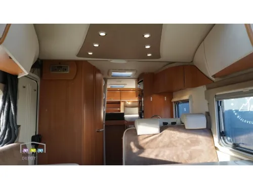 B&uuml;rstner Ixeo 726 Single beds and pop-top roof  photo: 7