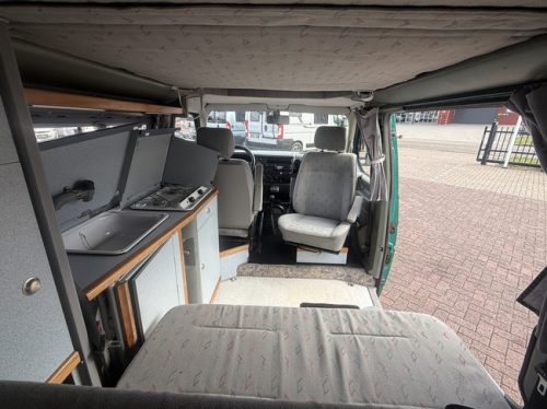 Volkswagen T 4 Carthago Westfalia 2.5 102 PK in sehr gutem Zustand, neue APK, Kastenwagen, 4 Schlafpl&auml;tze, Hubdach, Standheizung, Solarpanel, Anh&auml;ngerkupplung, PDC, A Foto: 22