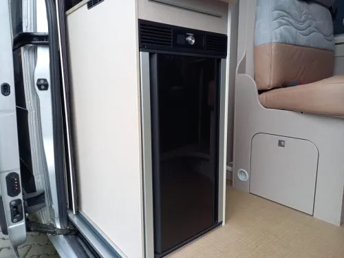 B&uuml;rstner Delfin C 621 - L&auml;ngsbett- Anh&auml;ngerkupplung Foto: 11