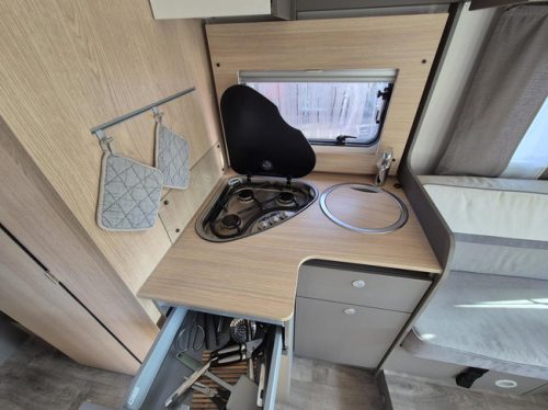 LMC Tourer Lift H 720 Airco, Cruise, Queens Bett + Hubdach Foto: 18