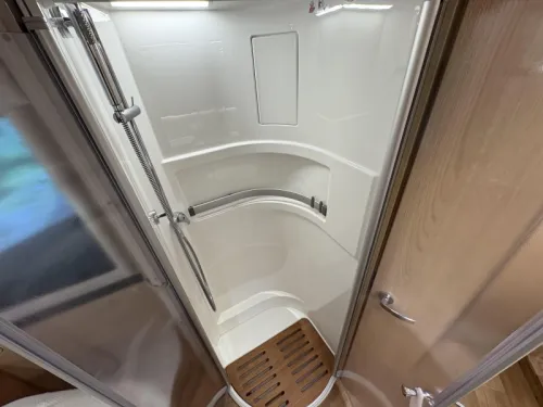 Hymer BMC-T 690 automatic / queen bed  photo: 14