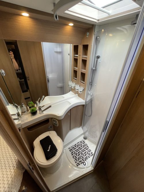Carthago Malibu 430 LE SINGLE BEDS+POP-TOP ROOF 6.90M BEARLOCK photo: 11
