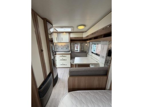 Hobby De Luxe 400 SFE inkl. Mover und Vorzelt Foto: 18