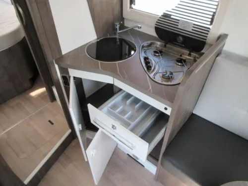 Benimar Cocoon 497 Jung gebraucht mit Carpass Foto: 5