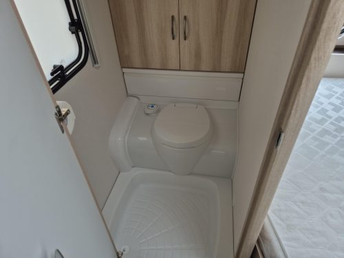 Hobby De Luxe 460 UFE photo: 10