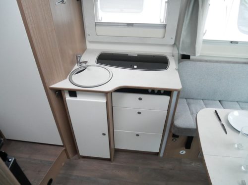 Carado T459, Face-to-Face, Queensbed, Hubdach, XXL Garage, Klimaanlage Foto: 11