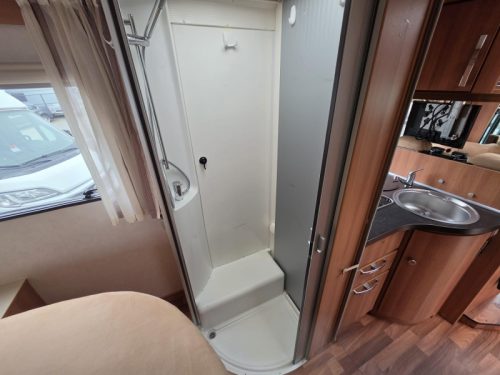 Hymer T 698 CL Queensbed, Omvormer etc.  foto: 10