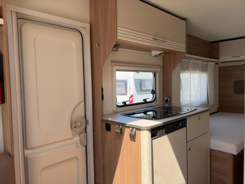 B&uuml;rstner Premio Life 480 TL Mover/Awning/Bike rack photo: 6