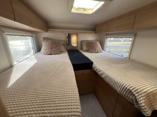 Knaus Van TI 600  EINZELBETTEN KLIMAANLAGE + DACHKLIMAANLAGE SONNENKOLLEKTOR Foto: 2
