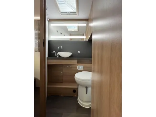 Adria Matrix 670 DC QUEENSBED + HEFBED + AIRC  foto: 7
