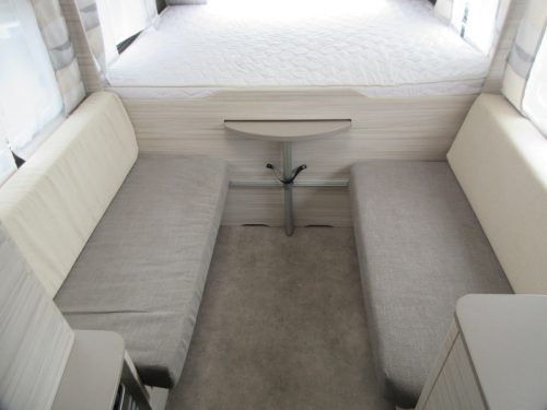 Dethleffs C'Joy 480 QLK FAMILIENWOHNWAGEN, VORZELT Foto: 9