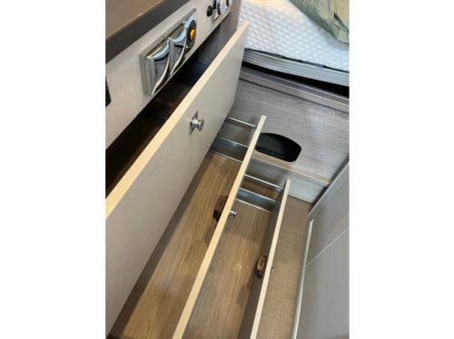 B&uuml;rstner Campeo C600 Active Toit relevable R&eacute;gulateur de vitesse Climatisation Android/Apple 2021 photo : 16