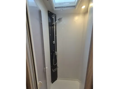 Rapido 696 F Premium Edition E&P Levelsysteem Foto: 8