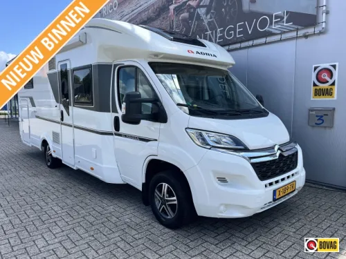 Adria Matrix 670 DL Face to face seating / Level