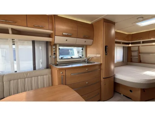 Fendt Saphir 465 SFB French bed dinette toilet photo: 3