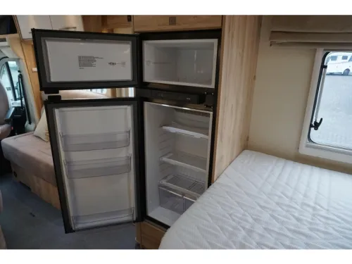 Eura Mobil Profila RS 675 SB Electric pop-up bed  photo: 16