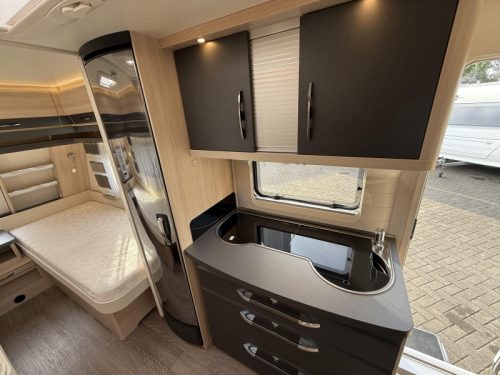 Hobby De Luxe Edition 495 UL 2 SINGLE BEDS MOVER AWNING TOP photo: 20
