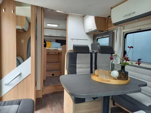 Sunlight T 68 Adventure Edition - Schwarze Front - Navi  Foto: 1