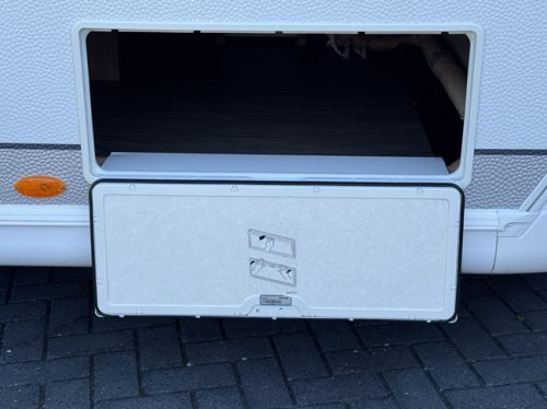 Hobby De Luxe 490 KMF met STAPELBED **6 Slaapplaatsen/Mover/1e eigenaar//Lichtmetalen velgen black/2x zonnepaneel/Autark/Nette caravan foto: 4