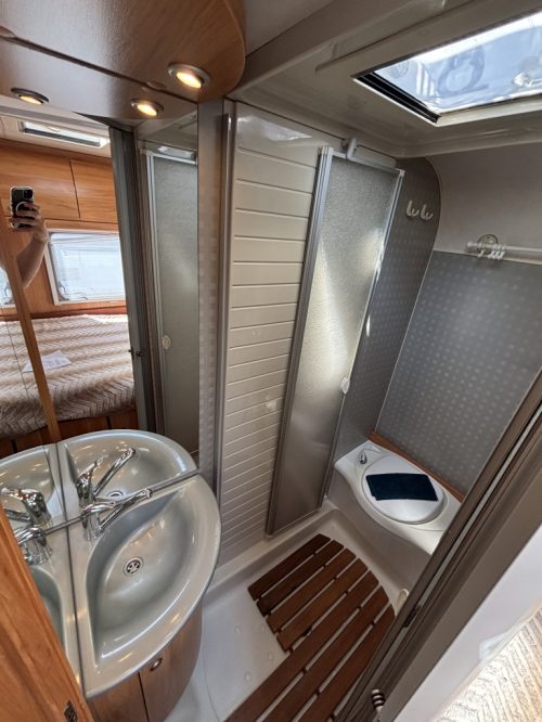 B&uuml;rstner Marano 580T FRENCH BED + FACE TO FACE SEATING SOLAR PANEL photo: 9