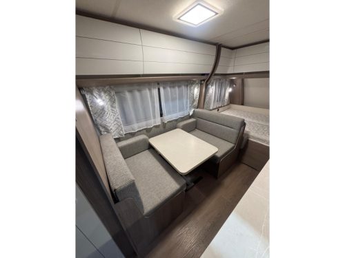 Hobby On Tour 470 KMF with awning and bunk bed  photo: 12