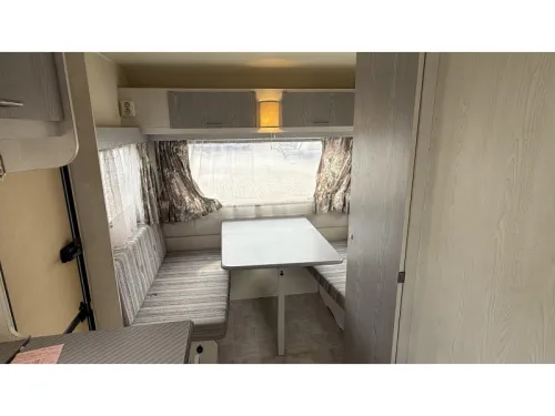 Home-Car Confort 42 2x Sitzgruppe Toilettenraum Foto: 1
