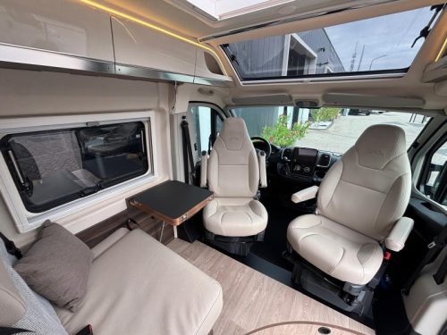 Laika Ecovip 645 unique van conversion packed with options photo: 9