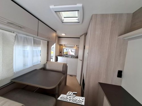 B&uuml;rstner Premio Life 425 TS Transverse bed MOVER Awning photo: 2