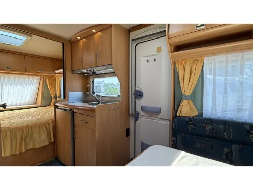 Hobby De luxe Easy 450 UF transverse bed round seating toilet photo: 6