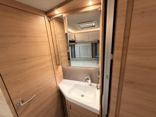 Knaus Sudwind Black Selection 450 FU +1700KG+Floor heating  photo: 13