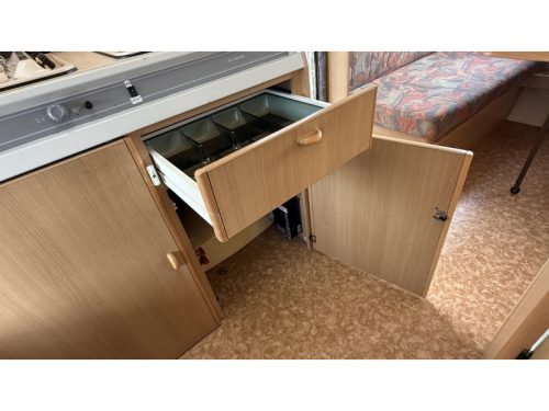Adria Optima 425 TK fixed bed seating toilet room photo: 10