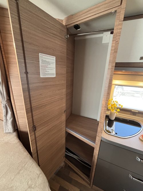 Weinsberg CaraSuite 650 9-GANG AUTOMAAT FRANZ&Ouml;SISCHES BETT + HUBDACH  Foto: 9