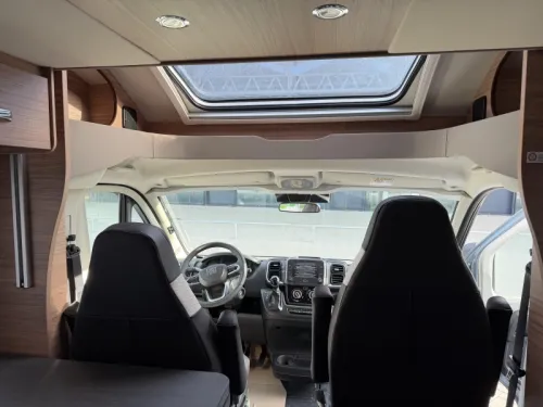 Weinsberg CaraSuite Spicy 650 MEG Automatik / Hubdach  Foto: 5