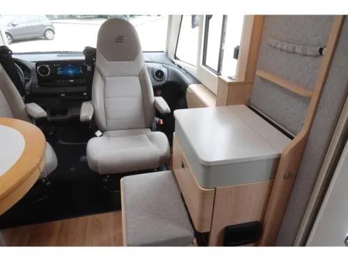 Hymer B ML I 790 Einzigartige Raumaufteilung Foto: 13