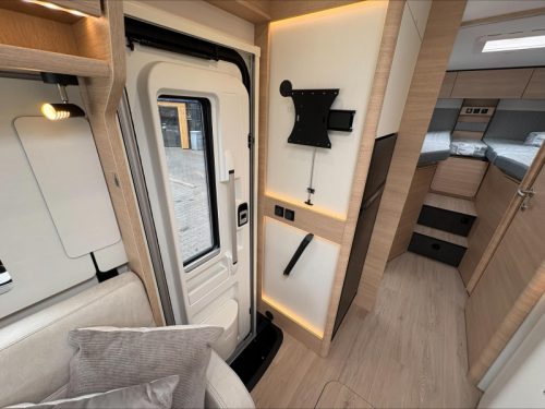 Rapido 866 F Optimum Line NO POP-TOP ROOF photo: 13