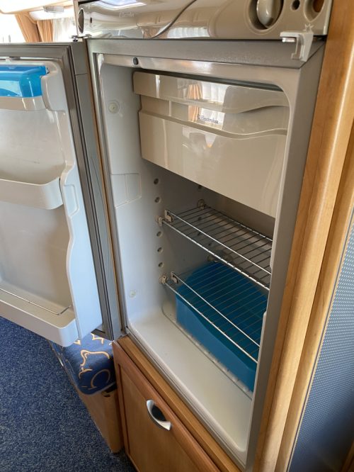 Hymer B 584 2.8 JTD 128 Pk Integral, Drop-down bed front, Long bench, 3 Swivel seats, End kitchen etc. Year 2002. B 584 Marum photo: 24